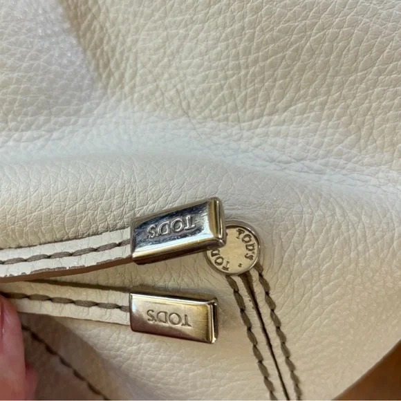 TOD'S Miky Easy Media Shoulder Handbag in White Pebbled Leather - Picture 8 of 14